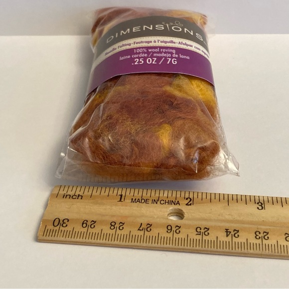 12 Dimensions FeltWorks 100% Wool Gold Curly Roving 0.25oz Needle Felting Crafts - Picture 13 of 15